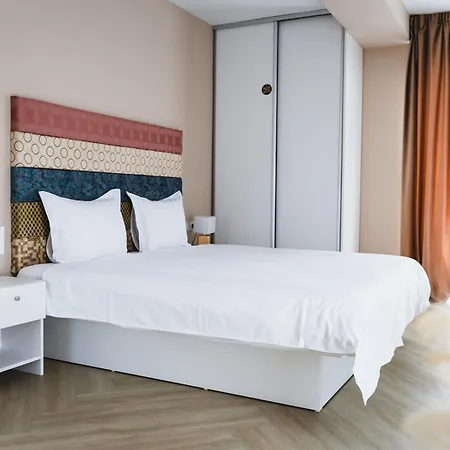 7-17 Zorilor Apartmán *